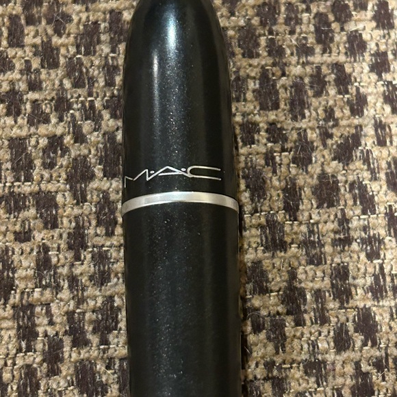 MAC Loves A Gamble RARE lipstick super hard to find - Picture 4 of 5